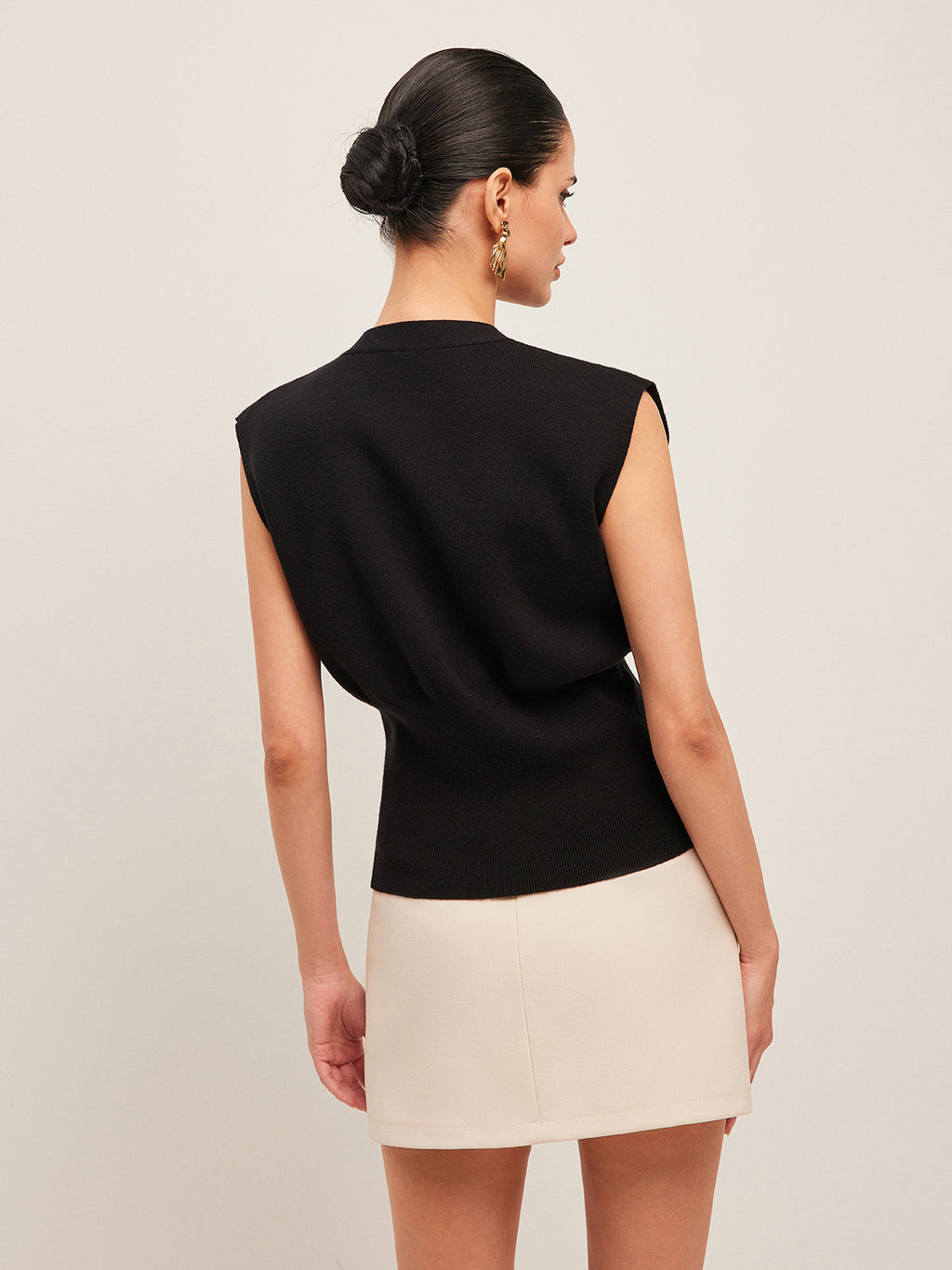 Gilet Sartoriale – Scollo a V con Bottoni