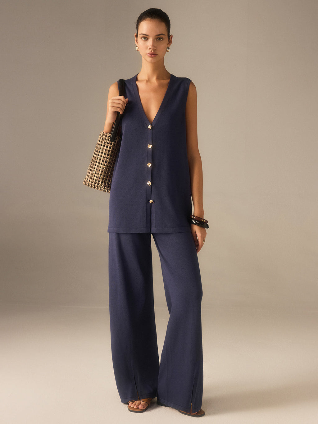 Completo Nobile – Gilet e Pantalone in Maglia con Bottoni Dorati