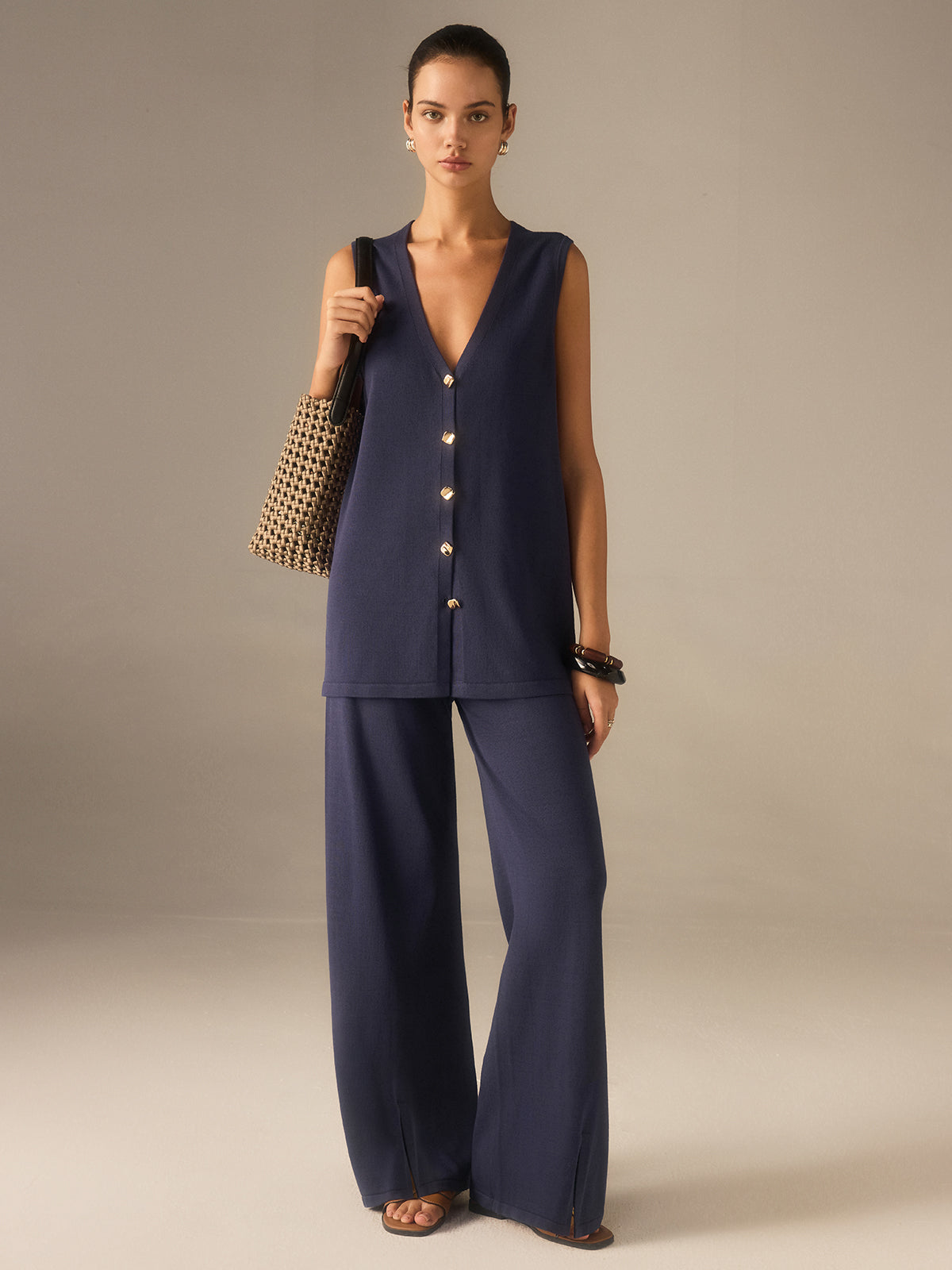 Completo Nobile – Gilet e Pantalone in Maglia con Bottoni Dorati