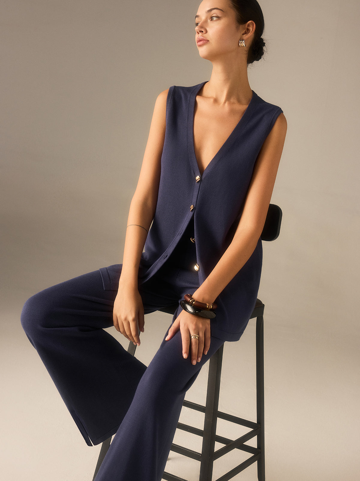 Completo Nobile – Gilet e Pantalone in Maglia con Bottoni Dorati