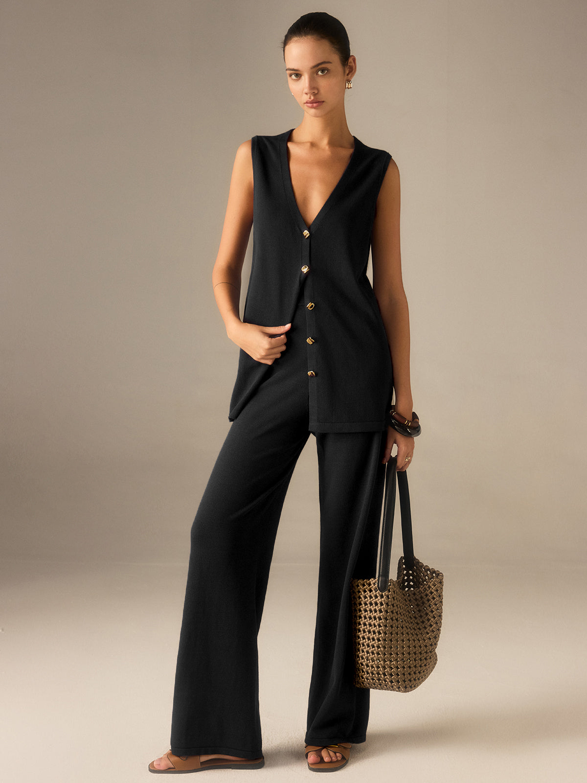 Completo Nobile – Gilet e Pantalone in Maglia con Bottoni Dorati
